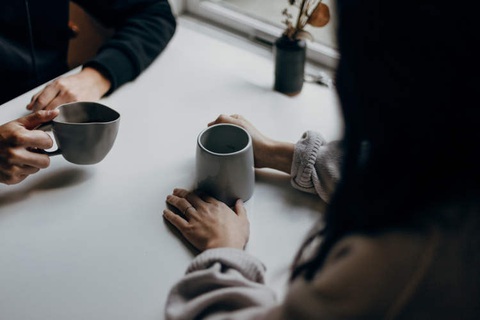Báo cảnh sát vì cô gái không chịu chia đôi tiền hẹn hò - Ảnh 1. Ai là người trả tiền cho buổi hẹn hò đầu tiên vẫn là một chủ đề gây tranh cãi