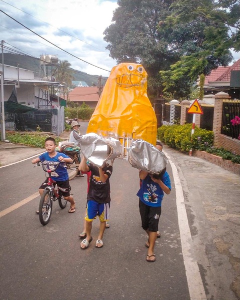 Linh vật độc lạ xuống phố đón Trung thu, 'trùm cuối' mãi đỉnh! - Ảnh 10. "Trùm cuối" mới là đỉnh nhất.