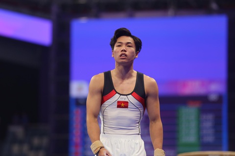 Asiad 19: Xạ thủ Trịnh Thu Vinh đứng hạng 6, chưa thể giành huy chương Asiad - Ảnh 1. VĐV Trịnh Hải Khang về chót phần thi nhảy chống - Ảnh: ĐỨC KHUÊ