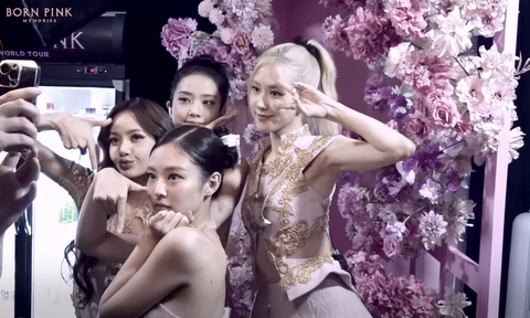 BlackPink xinh đẹp trong hậu trường buổi diễn - Ảnh: Chụp màn hình BlackPink xinh đẹp trong hậu trường buổi diễn - Ảnh: Chụp màn hình