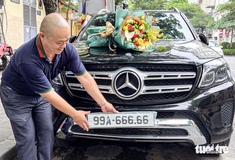 Chi hơn 4 tỉ đồng đấu giá biển ngũ quý 6, chủ xe nói đã phải xin phép 'nóc nhà' - Ảnh 2. Chiếc xe được anh Đức lắp biển số vừa trúng đấu giá - Ảnh: HỒNG QUANG