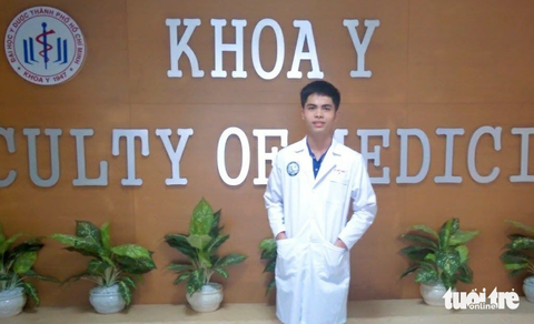 Học bổng Tiếp sức đến trường đã 'tiếp sức' ước mơ chúng tôi - Ảnh 5. Bạn Lê Hữu Hiếu nhận học bổng Tiếp sức đến trường năm 2017 sắp trở thành một bác sĩ - Ảnh: Nhân vật cung cấp