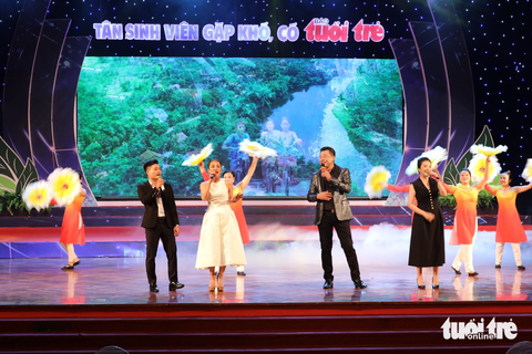 Ảnh: HOÀNG TÁO Một tiết mục văn nghệ trong chương trình - Ảnh: HOÀNG TÁO