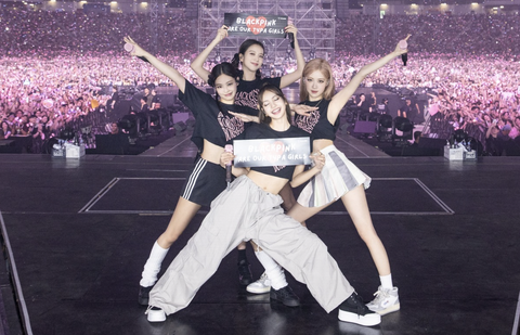 BlackPink tung video hậu trường concert ở Việt Nam - Ảnh 2. BlackPink bùng nổ với những màn biểu diễn hấp dẫn ở Việt Nam - Ảnh: Soompi