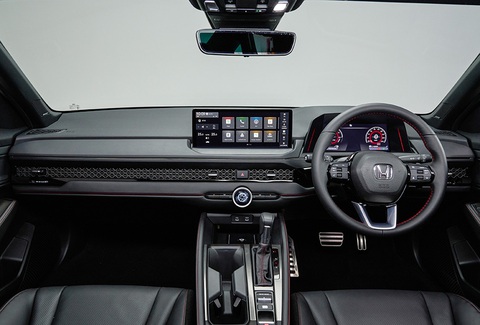 Honda Accord đời mới ra mắt Thái Lan, tương lai tại Việt Nam vẫn là dấu hỏi - Ảnh 4. Nội thất Accord Thái Lan dùng lại một chi tiết có trên bản Nhật nhưng không có trên bản Bắc Mỹ đầu tiên, đó là núm điều khiển nằm giữa màn giải trí và cụm điều khiển trung tâm - Ảnh: Honda