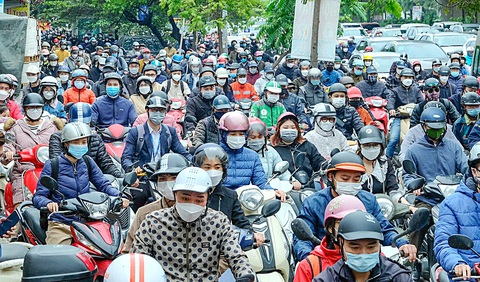 Khám sức khỏe định kỳ người lái xe máy? - Ảnh 3. Nhiều ý kiến cho rằng không nên khám sức khỏe định kỳ cho người lái xe máy vì xe máy rất nhiều, kéo theo nhiều vấn đề - Ảnh: HÀ QUÂN