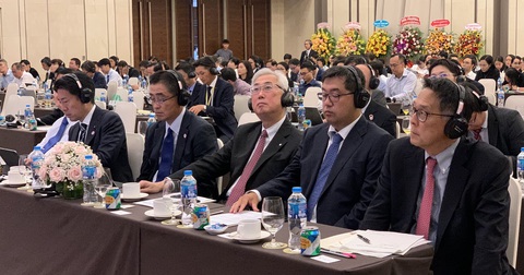 Nhật tăng học bổng, đẩy mạnh hợp tác đào tạo nhân lực y tế chất lượng cao cho Việt Nam - Ảnh 3. Các chuyên gia y tế Nhật tham dự hội nghị - Ảnh: TRẦN HUỲNH