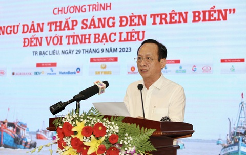 Ông Phạm Văn Thiều: 'Bạc Liêu đang chung tay cùng cả nước gỡ “thẻ vàng” IUU' - Ảnh 1. Chủ tịch UBND tỉnh Bạc Liêu phát biểu tại chương trình - Ảnh: HỒNG NHUNG