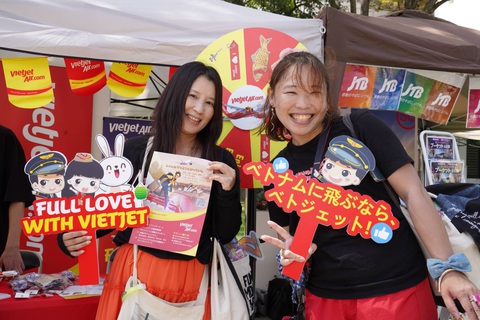 Vietjet mang không khí Tết Trung thu đến với các bạn nhỏ - Ảnh 6. Vietjet mang không khí Tết Trung thu đến với các bạn nhỏ - Ảnh 6.