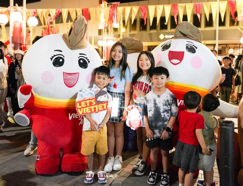 Vietjet mang không khí Tết Trung thu đến với các bạn nhỏ - Ảnh 8. Cùng các em nhỏ tại thành phố Sydney, Úc