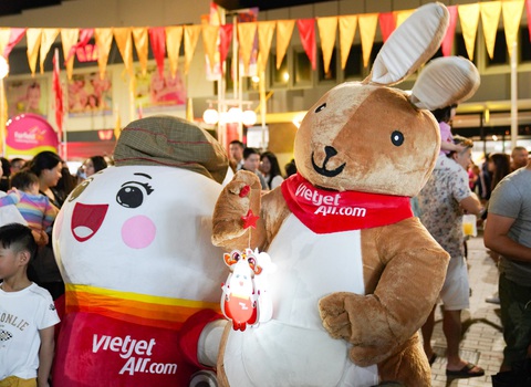 Vietjet mang không khí Tết Trung thu đến với các bạn nhỏ - Ảnh 9. Amy cùng chú Kangaroo - biểu tượng nước Úc