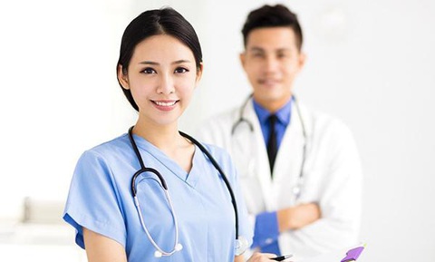 Điều dưỡng viên làm công việc gì? Những kỹ năng cần trang bị - Ảnh 1. Điều dưỡng viên làm công việc gì? Những kỹ năng cần trang bị - Ảnh 1.