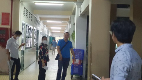 Phụ huynh lớp 1/2 Trường tiểu học Hồng Hà trong buổi họp phụ huynh tối 28-9 - Ảnh: PHCC Phụ huynh lớp 1/2 Trường tiểu học Hồng Hà trong buổi họp phụ huynh tối 28-9 - Ảnh: PHCC