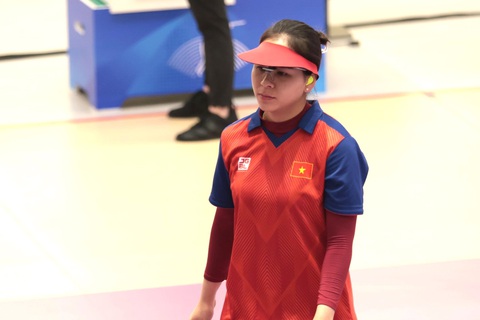 Asiad 19: Xạ thủ Trịnh Thu Vinh đứng hạng 6, chưa thể giành huy chương Asiad - Ảnh 1. Trịnh Thu Vinh buồn bã vì chưa thể có huy chương Asiad - Ảnh: QUÝ LƯỢNG