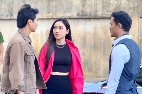 Diễn viên Trịnh Xuân Nhản (trái), Lê Thu và Nguyễn Quốc Trường Thịnh trong phim Tình đầu - Ảnh: ĐPCC Diễn viên Trịnh Xuân Nhản (trái), Lê Thu và Nguyễn Quốc Trường Thịnh trong phim Tình đầu - Ảnh: ĐPCC