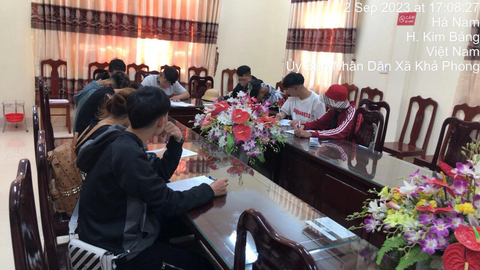 Vây bắt đoàn xe máy đi ngược chiều trên cao tốc phát hiện một xe là tang vật vụ trộm - Ảnh 1. Nhóm thanh thiếu niên chạy xe máy vào cao tốc bị xử lý - Ảnh: Cục CSGT