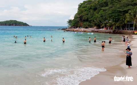 Doanh nghiệp du lịch Nam Du, Phú Quốc buồn vì khách hủy phòng, tour nhiều - Ảnh 1. Trước lễ 2-9 nhưng khách du lịch đến các đảo phường An Thới (TP Phú Quốc) chơi không nhiều - Ảnh: CHÍ CÔNG