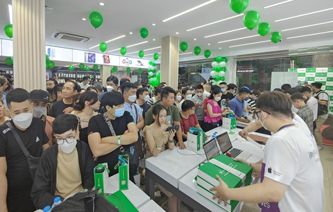 iPhone mới được kỳ vọng sẽ 'hot' không thua kém iPhone 14 lúc ra mắt tại Việt Nam - Ảnh: ĐỨC THIỆN iPhone mới được kỳ vọng sẽ 'hot' không thua kém iPhone 14 lúc ra mắt tại Việt Nam - Ảnh: ĐỨC THIỆN
