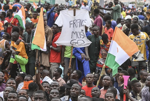 Người Niger tập trung ở thủ đô Niamey biểu tình đòi Pháp rút quân, ngày 2-9 - Ảnh: AFP Người Niger tập trung ở thủ đô Niamey biểu tình đòi Pháp rút quân, ngày 2-9 - Ảnh: AFP