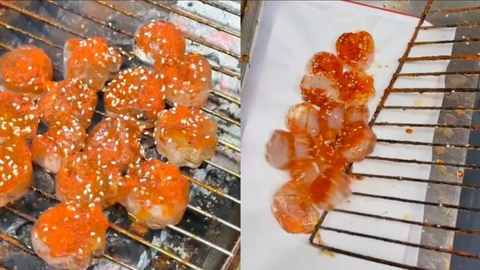 Nước đá nướng - món ăn vặt 'độc - kỳ - lạ' của ẩm thực đường phố - Ảnh 1. Những viên nước đá được nướng trên vỉ than đang cháy.