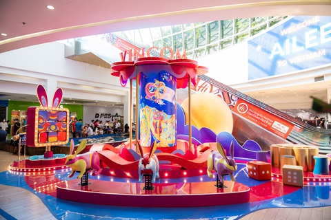 Vincom Mega Mall Times City gây ấn tượng với đại cảnh trang trí Đèn kéo quân khổng lồ. Ảnh: Đ.H Vincom Mega Mall Times City gây ấn tượng với đại cảnh trang trí Đèn kéo quân khổng lồ. Ảnh: Đ.H