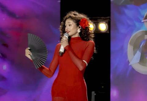 Mang hit hơn 20 năm trước của Mỹ Tâm đến Vietnam Idol nhận mưa lời khen - Ảnh 3. Ngoài Thanh Thảo, thí sinh được vào top 10 bằng cách chọn ca khúc của Mỹ Tâm còn có Thu Hiền (nghệ danh Hellen), cô thể hiện bài hát "Nụ hôn bất ngờ" - Ảnh chụp màn hình