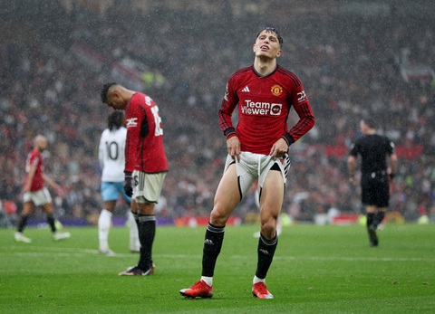 Man United và Man City cùng thua ở vòng 7 Premier League - Ảnh 1. Sự thất vọng của các cầu thủ Man United trong trận thua Crystal Palace - Ảnh: REUTERS