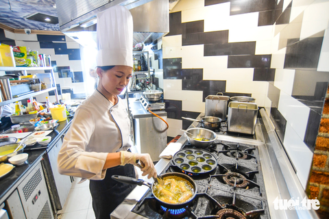 Chả giò, bánh khọt, thịt xiên nước của khách sạn 5 sao Grand sẽ dự Vietnam Phở Festival 2023 tại Nhật - Ảnh: QUANG ĐỊNH Chả giò, bánh khọt, thịt xiên nước của khách sạn 5 sao Grand sẽ dự Vietnam Phở Festival 2023 tại Nhật - Ảnh: QUANG ĐỊNH