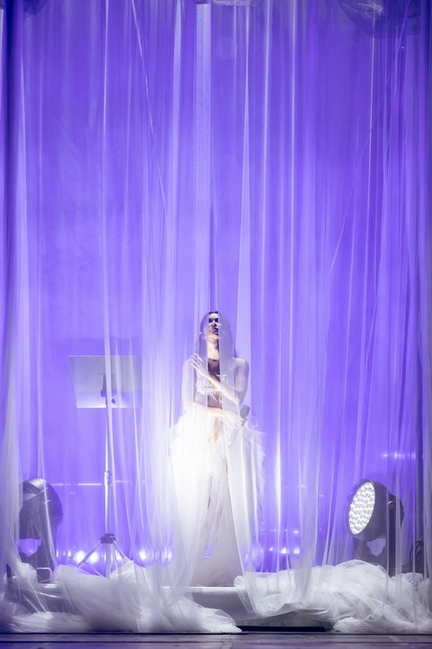 'Đã mắt' với bộ sưu tập trang phục của Hoàng Thùy Linh trong concert - Ảnh 9. 'Đã mắt' với bộ sưu tập trang phục của Hoàng Thùy Linh trong concert - Ảnh 9.