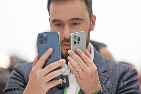 Nhiều người dùng lo lắng khi thấy iPhone 15 Pro và iPhone 15 Pro Max nóng bất thường - Ảnh: GETTY IMAGES Nhiều người dùng lo lắng khi thấy iPhone 15 Pro và iPhone 15 Pro Max nóng bất thường - Ảnh: GETTY IMAGES