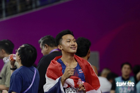 Thần đồng điền kinh 17 tuổi giúp Thái Lan giành huy chương bạc 100m nam Asiad 19 - Ảnh 1. Thần đồng 17 tuổi Puripol Boonson giúp Thái Lan giành huy chương bạc điền kinh nội dung 100m nam - Ảnh: ĐỨC KHUÊ