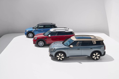 Mini Countryman trở lại với thế hệ mới lớn hơn, hiện đại hơn bao giờ hết - Ảnh 3. Kích thước 3 thế hệ Mini Countryman có khác biệt khá rõ ràng - Ảnh: Mini