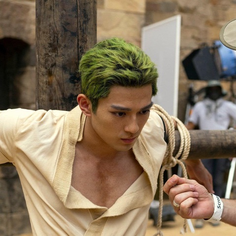 'Giao diện' mỹ nam đóng 'One Piece live action' gây sốt toàn cầu - Ảnh 3. Nhan sắc của Zoro bản phim live action được ví như bước ra từ truyện tranh