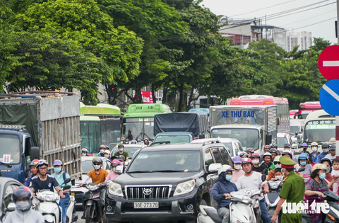 Cửa ngõ vào thủ đô Hà Nội ùn tắc nghiêm trọng trong ngày nghỉ lễ cuối cùng - Ảnh 10. Giao thông trên đường Giải Phóng chiều 4-9