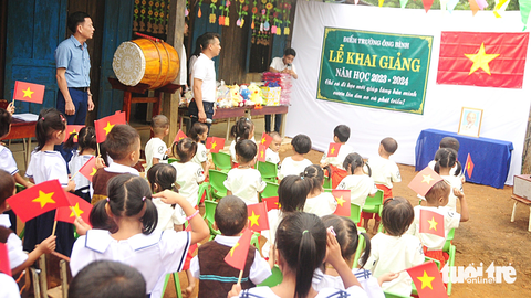 Khai giảng có... tiếng trống trường - Ảnh 1. Lễ khai giảng đặc biệt tại nóc Ông Bình vào sáng 4-9 - Ảnh: B.D.