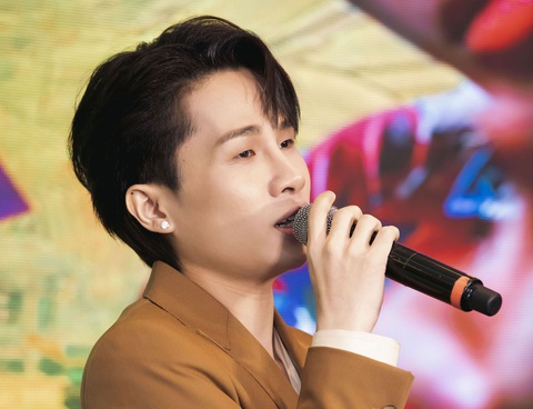Ca sĩ Jack trong buổi họp báo ra mắt MV Từ nơi tôi sinh ra vào ngày 31-8 - Ảnh: NVCC Ca sĩ Jack trong buổi họp báo ra mắt MV "Từ nơi tôi sinh ra" vào ngày 31-8 - Ảnh: NVCC