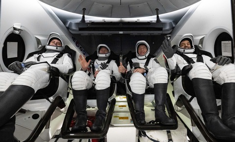 Phi hành đoàn Crew-6 vừa trở về Trái Đất từ ISS - Ảnh: AFP Phi hành đoàn Crew-6 vừa trở về Trái đất từ ISS - Ảnh: AFP