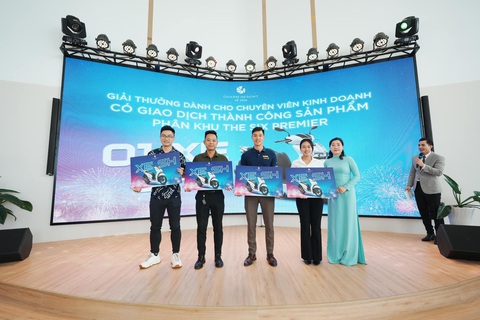 Nhạc hội Let’s Charm Fest thu hút 20.000 người tham dự - Ảnh 7. Trao giải cho chuyên viên kinh doanh với xe honda SH