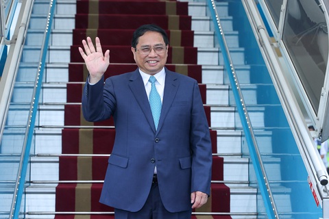 Thủ tướng Phạm Minh Chính đến Indonesia dự Hội nghị Cấp cao ASEAN lần thứ 43 - Ảnh 3. Thủ tướng Phạm Minh Chính lên đường dự Hội nghị Cấp cao ASEAN lần thứ 43 và các hội nghị cấp cao liên quan tại Jakarta, Indonesia - Ảnh: VGP/Nhật Bắc
