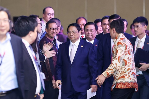 Thủ tướng: ASEAN đứng trước sứ mệnh khẳng định 'một cực trong thế giới đa cực' - Ảnh 1. Thủ tướng dự Hội nghị ABIS 2023 trước thềm Hội nghị Cấp cao ASEAN - Ảnh: N.BẮC
