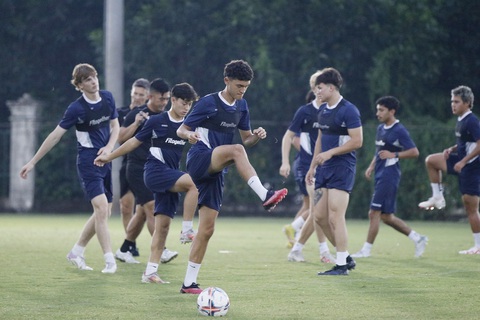 Các cầu thủ U23 Guam tập luyện nghiêm túc vào tối ngày 4-9 trên sân tập khu liên hợp thể thao TP.Việt Trì, Phú Thọ - Ảnh: QUỐC ĐẠI Các cầu thủ U23 Guam tập luyện nghiêm túc vào tối 4-9 trên sân tập khu liên hợp thể thao TP Việt Trì, tỉnh Phú Thọ - Ảnh: QUỐC ĐẠI