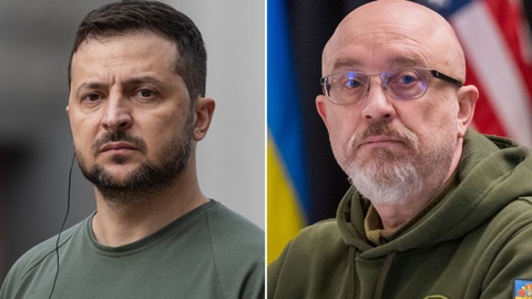 Tin tức thế giới 4-9: Ukraine thay bộ trưởng quốc phong - Ảnh 1. Tổng thống Ukraine Volodymyr Zelensky (trái) và Bộ trưởng Quốc phòng Ukraine Oleksii Reznikov - Ảnh: CNN