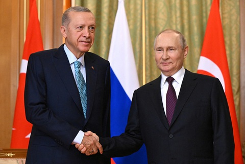 Tổng thống Nga Vladimir Putin và Tổng thống Thổ Nhĩ Kỳ Tayyip Erdogan tại cuộc hội đàm ở Sochi, Nga, ngày 4-9 - Ảnh: SPUTNIK Tổng thống Nga Vladimir Putin và Tổng thống Thổ Nhĩ Kỳ Tayyip Erdogan tại cuộc hội đàm ở Sochi, Nga, ngày 4-9 - Ảnh: SPUTNIK