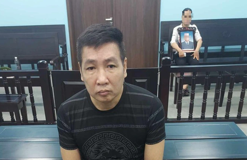 Đâm chết chủ nợ vì bị đòi tiền trên bàn nhậu - Ảnh 1. Bị cáo Sơn tại tòa - Ảnh: NHƯ TRANG