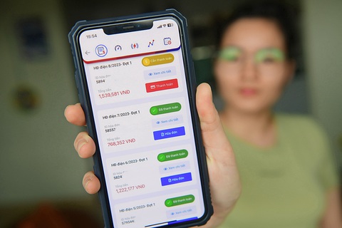 Tiền điện tăng đột biến, vì sao? - Ảnh 1. Tiền điện của một khách hàng tại TP Thủ Đức (TP.HCM) tăng gấp đôi trong tháng 8 do số ngày trong kỳ ghi chỉ số tăng lên - Ảnh: QUANG ĐỊNH