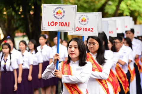 Học sinh trường THPT Nguyễn Thị Minh Khai (Q.3, TP.HCM) trong lễ khai giảng sáng 5-9 - Ảnh: DUYÊN PHAN Học sinh Trường THPT Nguyễn Thị Minh Khai (Q.3, TP.HCM) trong lễ khai giảng sáng 5-9 - Ảnh: DUYÊN PHAN