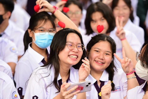 Học sinh trường THPT Nguyễn Thị Minh Khai (Q.3, TP.HCM) trong lễ khai giảng sáng 5-9 - Ảnh: DUYÊN PHAN Học sinh Trường THPT Nguyễn Thị Minh Khai (Q.3, TP.HCM) trong lễ khai giảng sáng 5-9 - Ảnh: DUYÊN PHAN