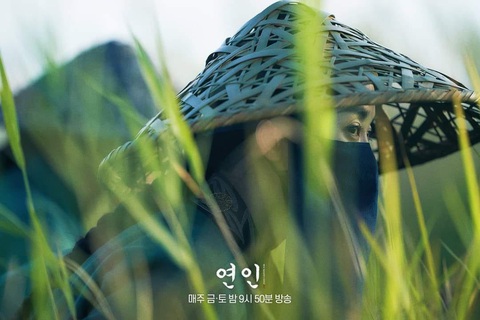Lee Chung Ah làm ‘tình mới’ của Nam Goong Min trong My Dearest? - Ảnh 1. Lee Chung Ah xuất hiện trong tạo hình cô gái bí ẩn săn nô lệ ở My Dearest