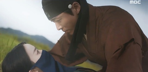 Lee Chung Ah làm ‘tình mới’ của Nam Goong Min trong My Dearest? - Ảnh 5. Chemistry của Nam Goong Min và Lee Chung Ah luôn khiến người xem mê mẩn