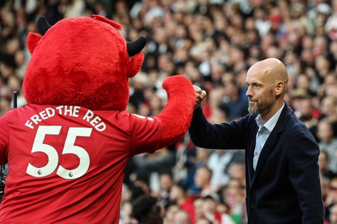 Man United luôn giống "rạp xiếc" - Ảnh 1. HLV Erik Ten Hag lại đối mặt với sóng gió hậu trường - Ảnh: Getty Images
